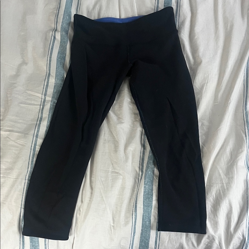 Black and royal blue reversible lululemon caprees